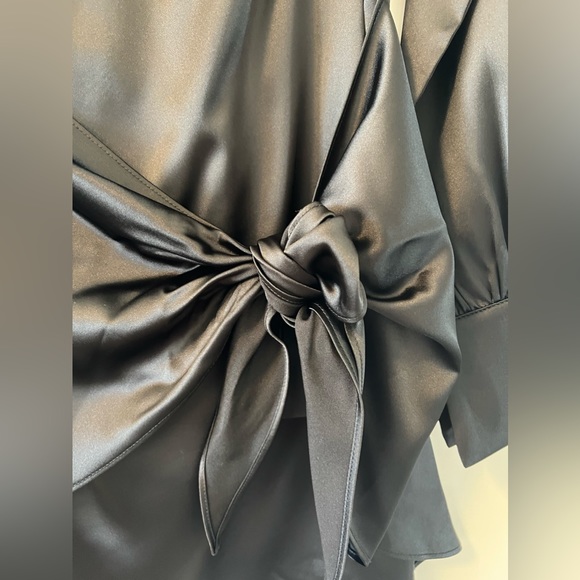 Aaron and amber black satin dress. - Picture 6 of 9